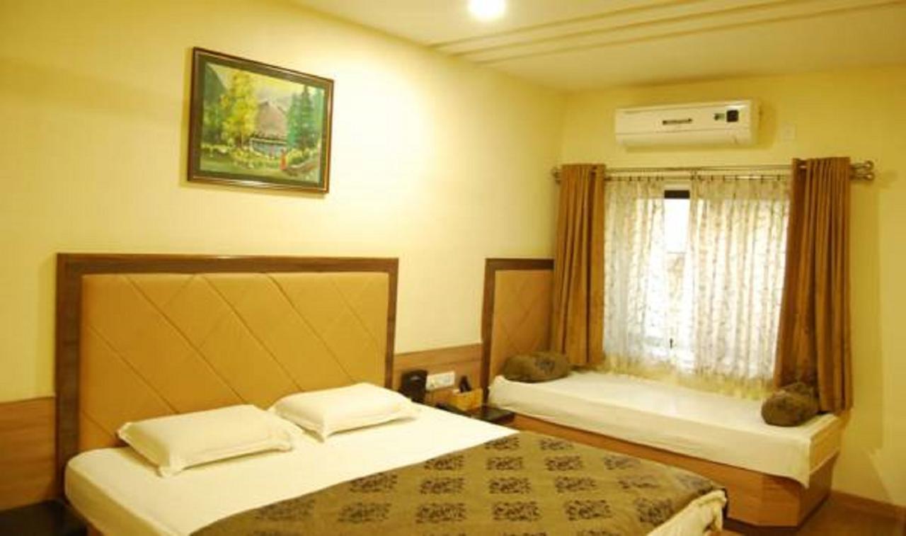 Hotel Savera Palace เมาท์อาบู ภายนอก รูปภาพ