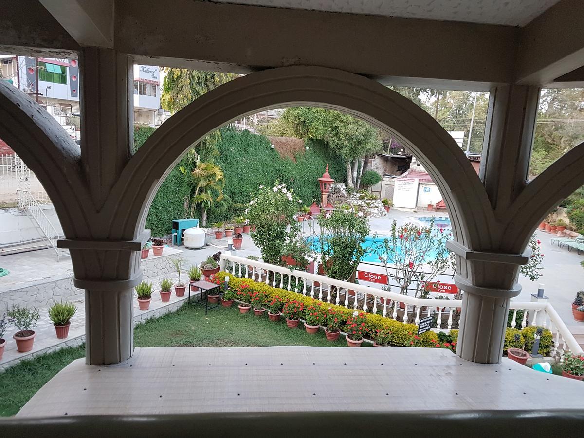Hotel Savera Palace เมาท์อาบู ภายนอก รูปภาพ