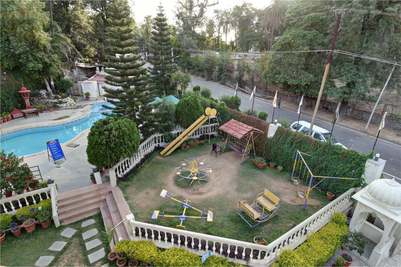 Hotel Savera Palace เมาท์อาบู ภายนอก รูปภาพ